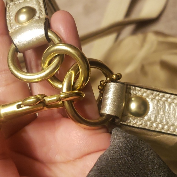 Coach crossbody/ should pursue - Picture 9 of 12